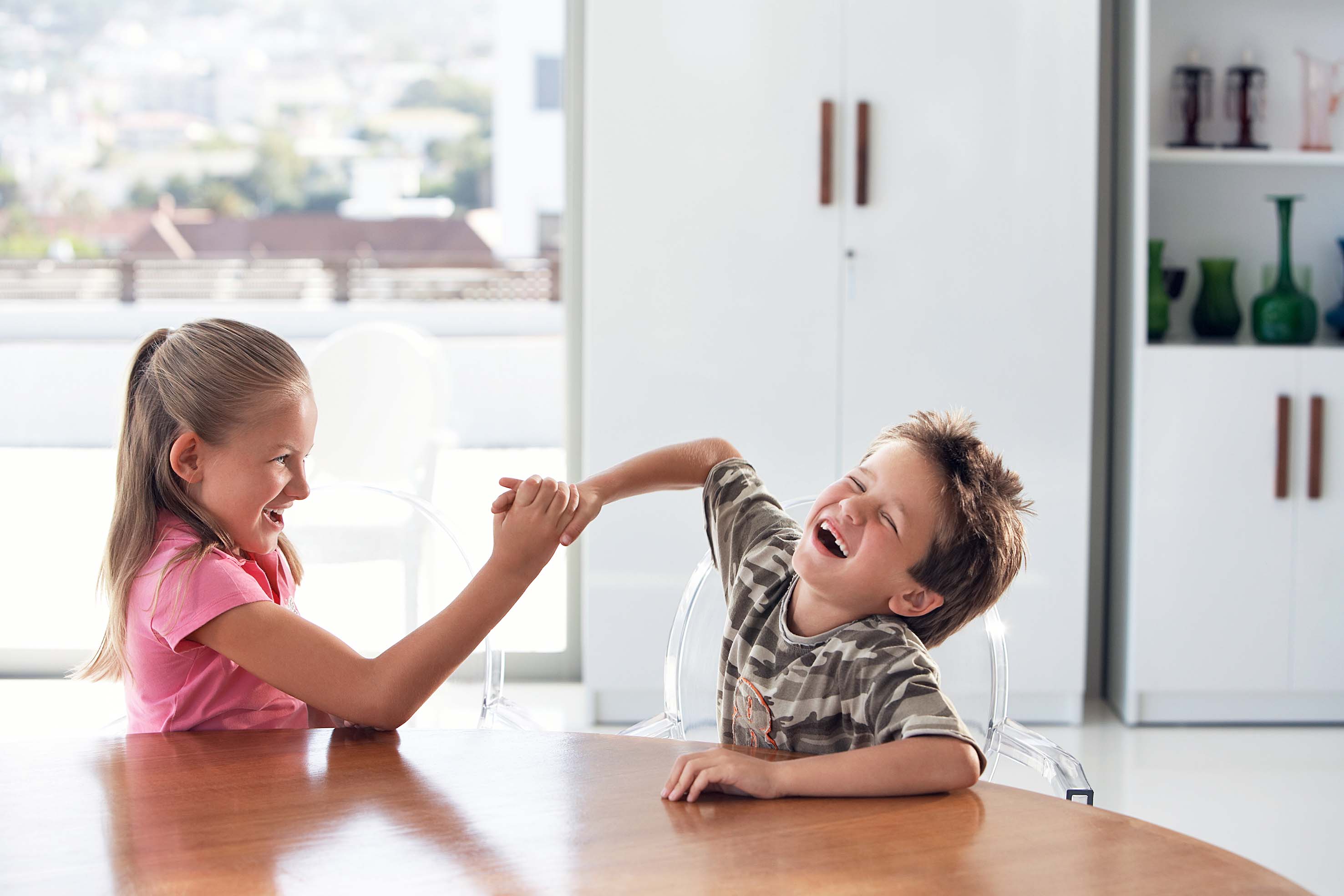 Почему дети ссорятся и как им помочь: 5 правил для родителей