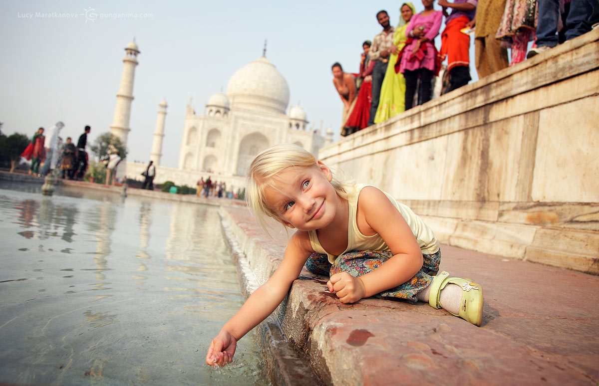 Чудо мировой архитектуры — легендарный Тадж Махал, Индия (Амелии 3,5 года)