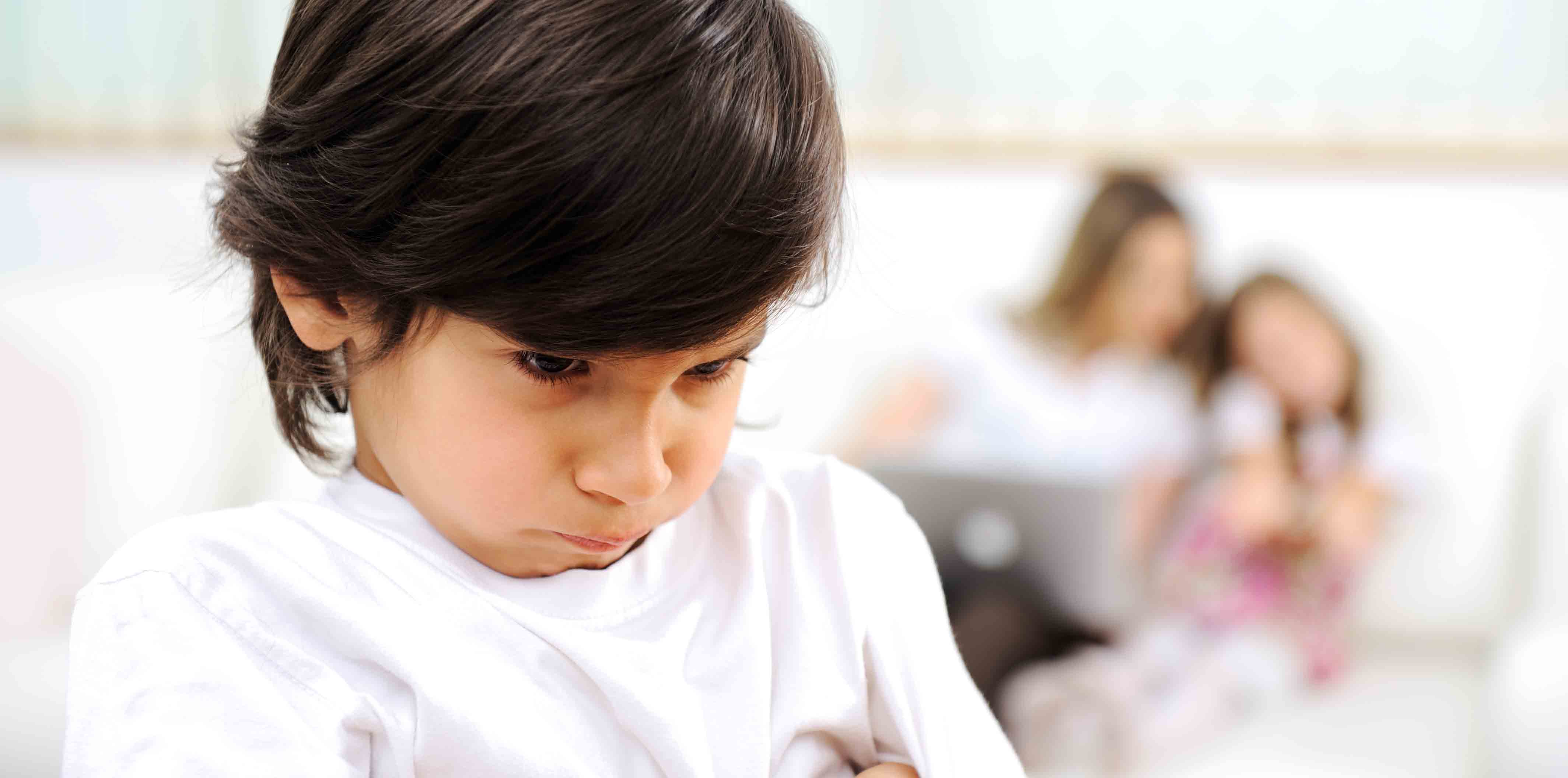 Один и тоже ребёнок в 1 и 4 классе. Она же тоже ребенок. Она же тоже ребенок. Вы тоже были малышами. Границы ребенка.