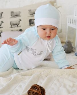 Шапочка со шнурочками Ангелочки бело-голубая Шапочка со шнурочками Ангелочки бело-голубая