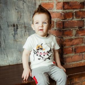 Футболка Крутой парень молочная