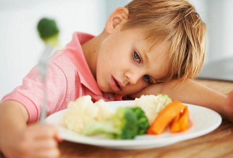 8 причин, почему ребенок отказывается есть, полезная информация от MOMMART