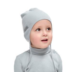 Шапка с завязками светло-серая кашкорсе