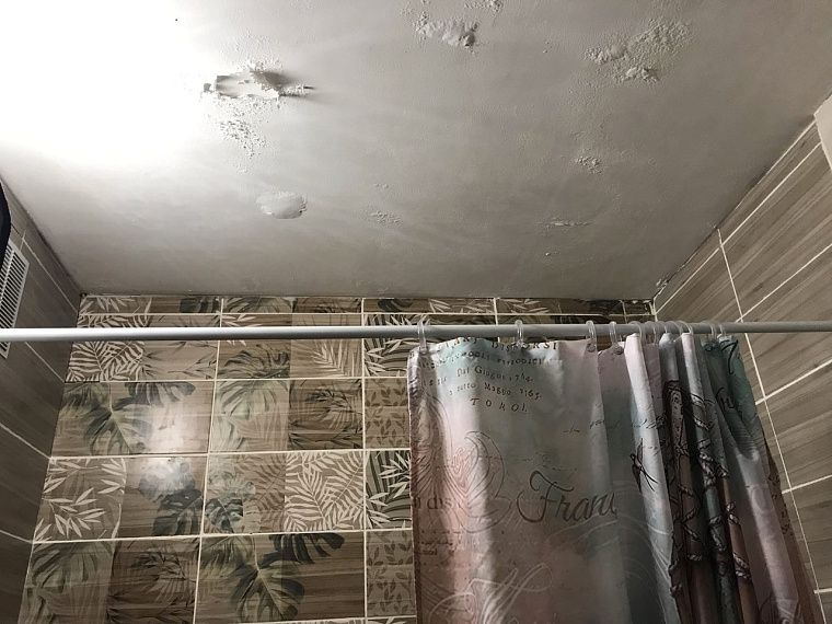 Ремонт в ванной делали своими силами.Не совсем удачно.