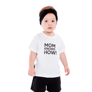 Футболка Мама знает как! молочная «MOM KNOWS HOW»