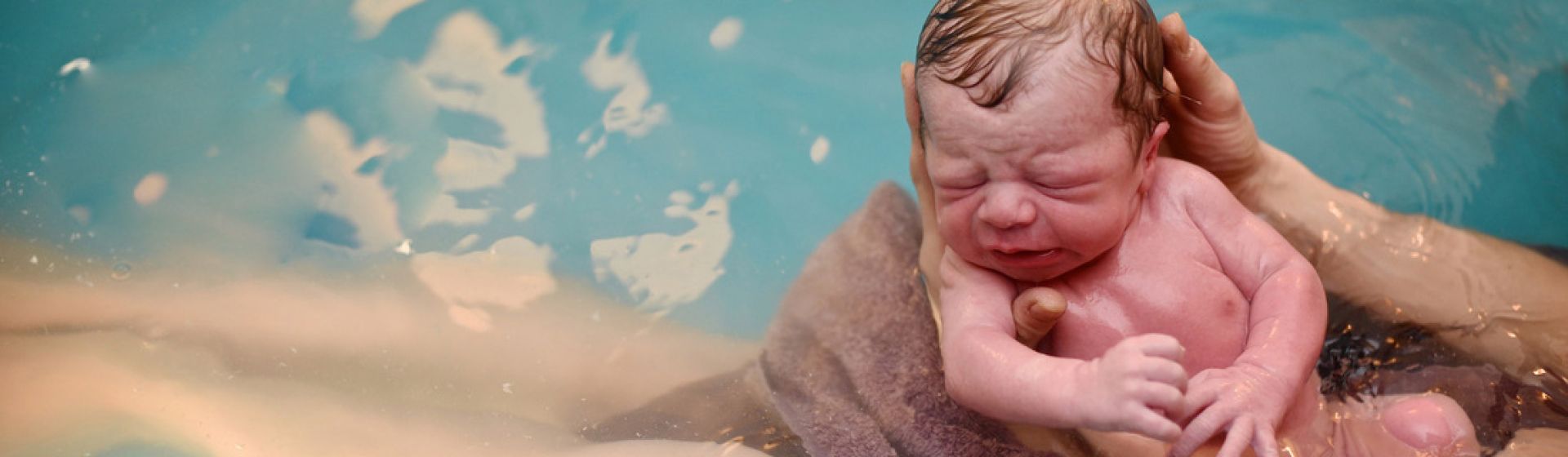 Опасные последствия и положительные моменты родов в воде | KrohaPuzz | Дзен