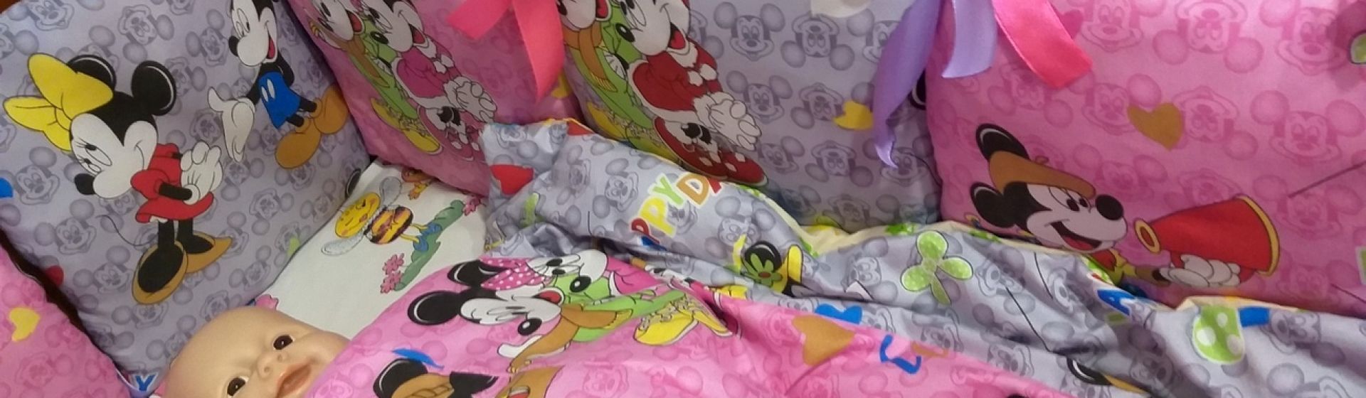 Бортик-подушка в детскую кроватку 