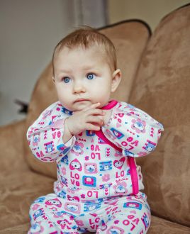 Распашонка Love цветная