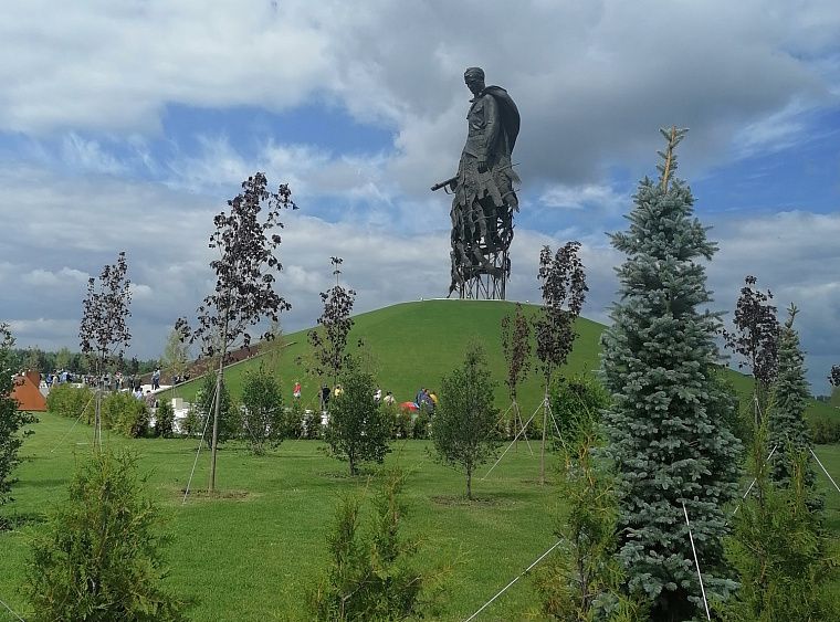 Новый памятник во ржеве солдатам с журавлями. Ржев монумент. Мемориал под Ржевом.