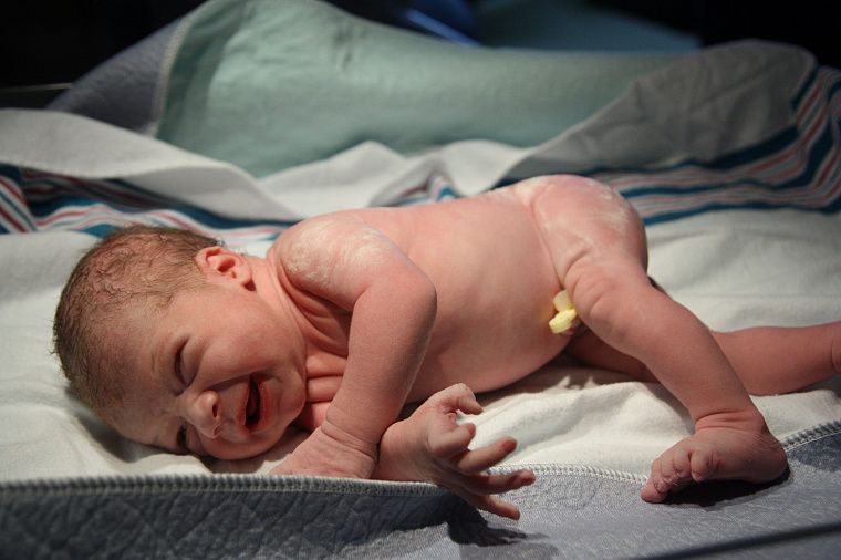 В Ростове врачи спасли младенца с пятикратным обвитием пуповиной